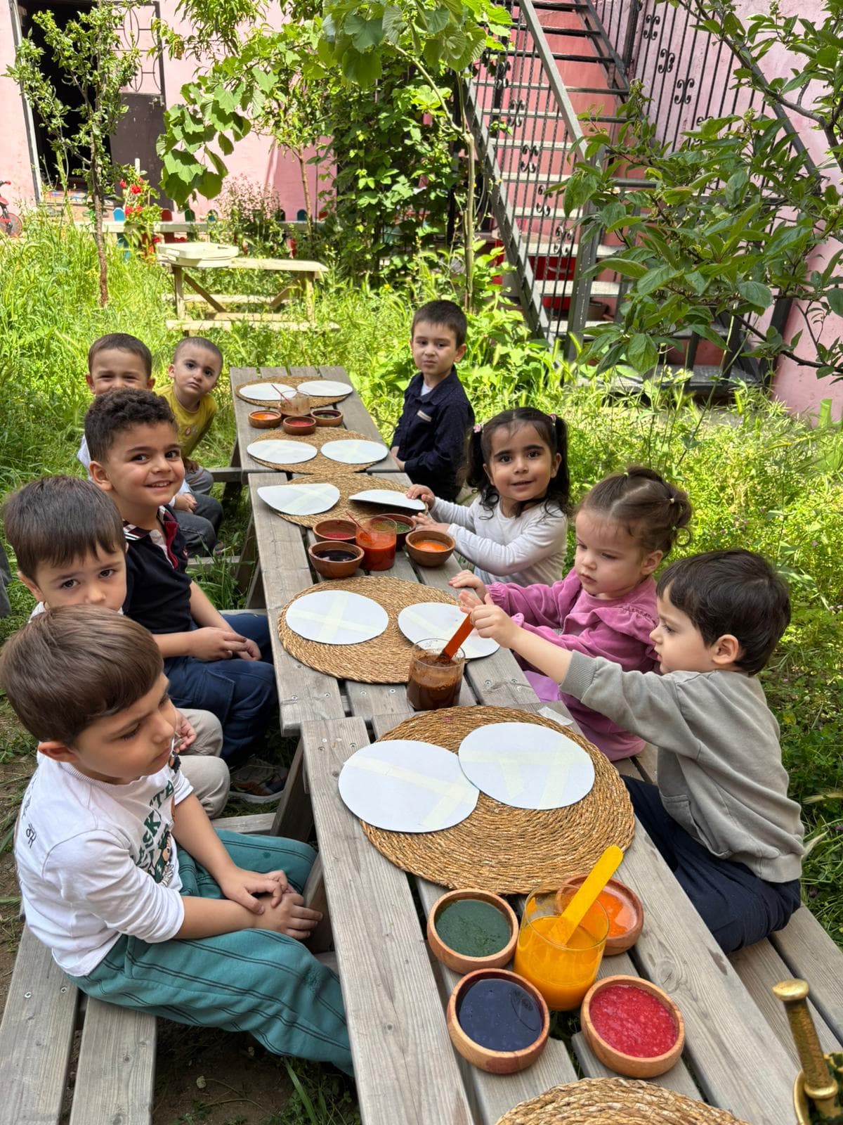 Bahçede doğal boyalar